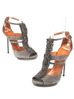Gucci Taupe Suede Fringe T-Strap Stiletto Heels Luxurious 5” stiletto